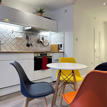 Kensington Studio Hosted By Airoperate Near Notting Hill - 1 Double Bed , 1 Sofa Bed, Ground Floor Apartment Via Private Entrance London Exterior photo
