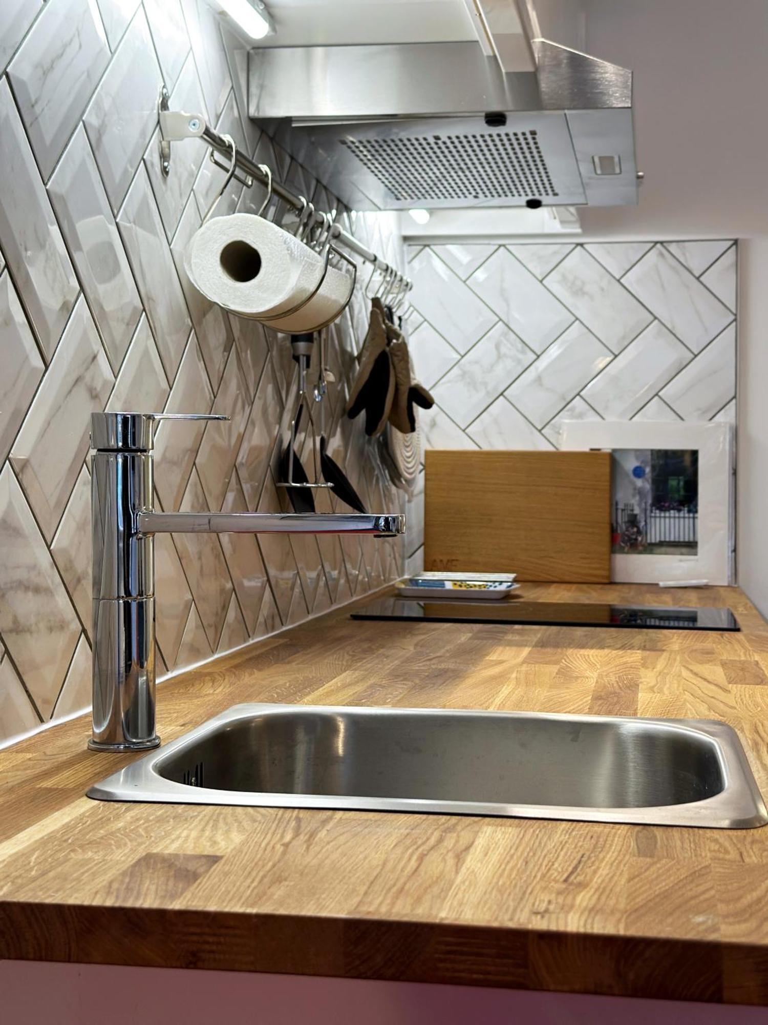 Kensington Studio Hosted By Airoperate Near Notting Hill - 1 Double Bed , 1 Sofa Bed, Ground Floor Apartment Via Private Entrance London Exterior photo